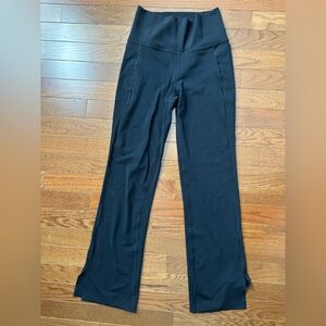 Athleta Transcend Stash straight leg with side split & side pockets